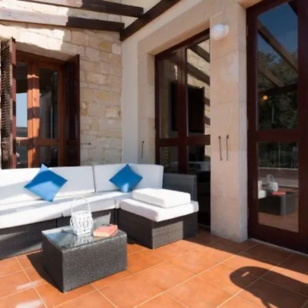 “imagine Renting This Luxury With Golf Course Views″ - Lefkara